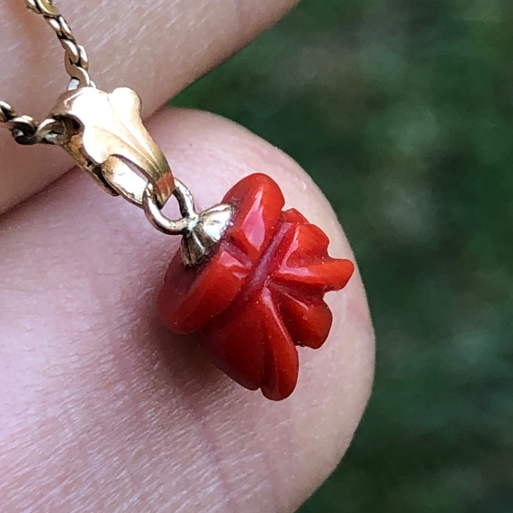 Victorian coral rose charm - Picture 6 of 10